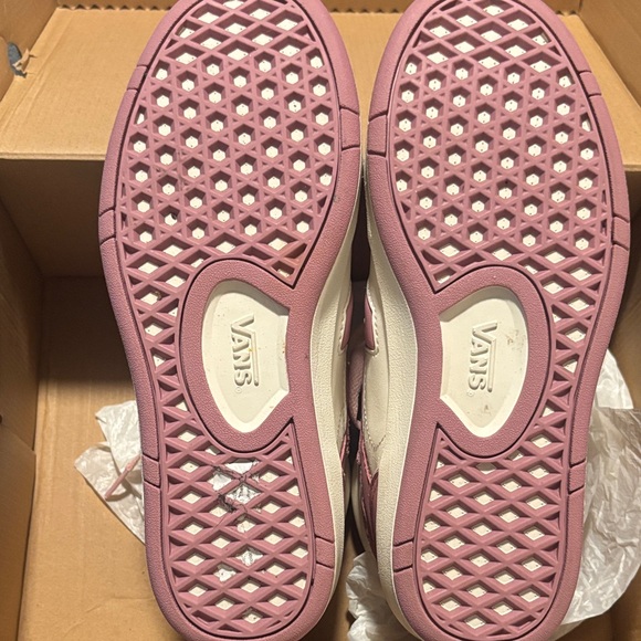 Vans - Picture 5 of 5